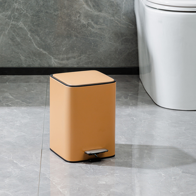 Rectangular de acero inoxidable blando cerrado Defensor serie de basura contenedor de basura 3 / 5L Capacidad de pedal operado base antideslizante