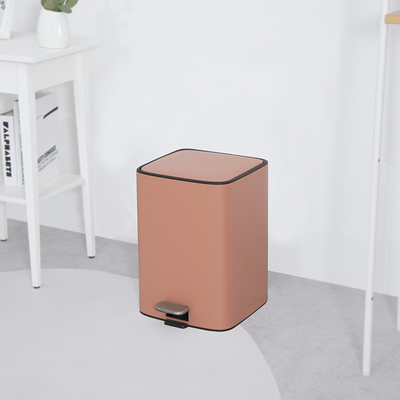18L de acero inoxidable suave cerrado cuadrado Pedal contenedor de basura para el salón y la oficina Pedal de pie estructura
